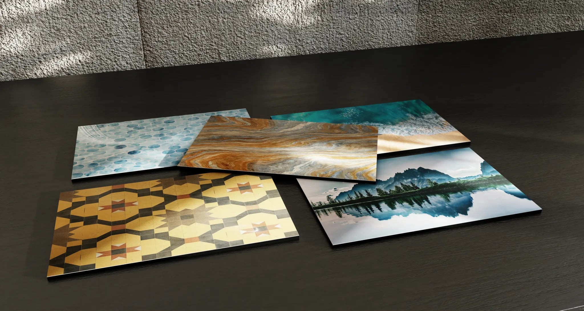 Materialmuster — Alu-Dibond und Acrylglas in der Hand